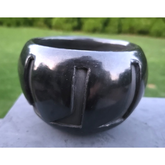 Santa Clara Pottery Blackware 3.5"h x 4-4.5"w Bowl Signed Christina Santa Clara - Picture 4 of 14
